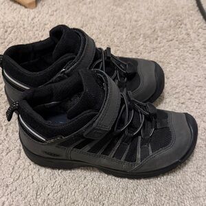 Keen Black Athletic Shoes with Velcro Closure